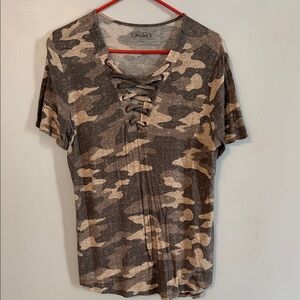 Mudd Women's Camo Lace-Up V-Neck Top - Brown/Tan